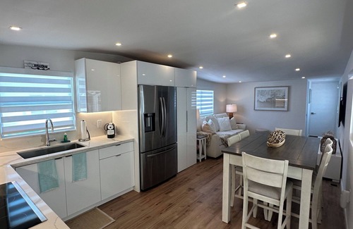 Twin Lakes Casa | Cozy 2-bedroom home in Key Largo with WiFi, AC & 45’ Private Docking.