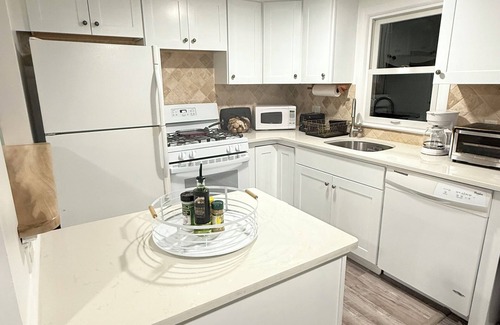 South Yarmouth Casa | Cozy 2-bedroom home in charming Yarmouth with nearby beaches