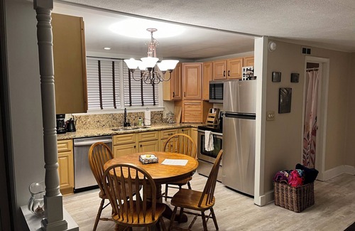 Oaks Corners Casa | Cozy 2-bedroom home in welcoming Geneva with WiFi, AC