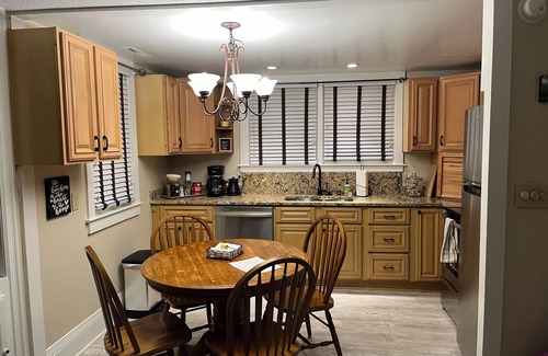 Oaks Corners Casa | Cozy 2-bedroom home in welcoming Geneva with WiFi, AC