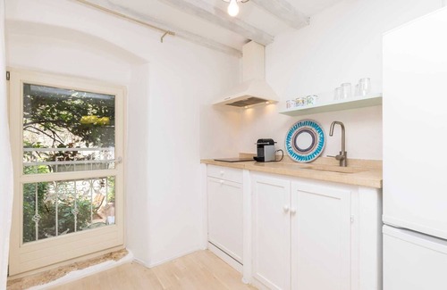 Veli Losinj Casa | Spacious apartment Alma in Veli Losinj with WiFi, air conditioning, private terrace and parking place...