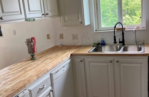 Provo Casa | Cozy 2 bedroom house, completely private with WiFi, TV, AC, heater, washer etc..