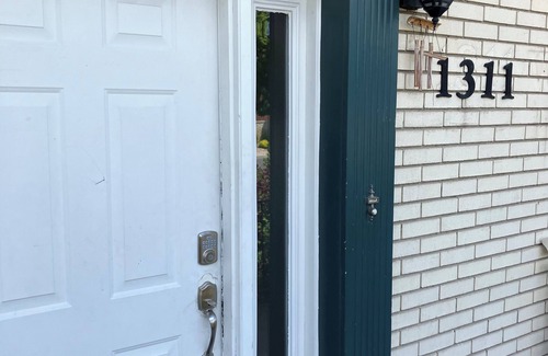 Provo Casa | Cozy 2 bedroom house, completely private with WiFi, TV, AC, heater, washer etc..