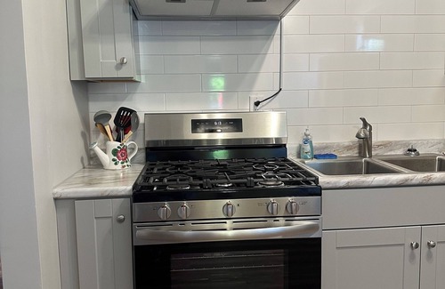 Buchanan Casa | Cozy 2-bedroom house in fantastic Buchanan with lovely front porch, a/c and WiFi