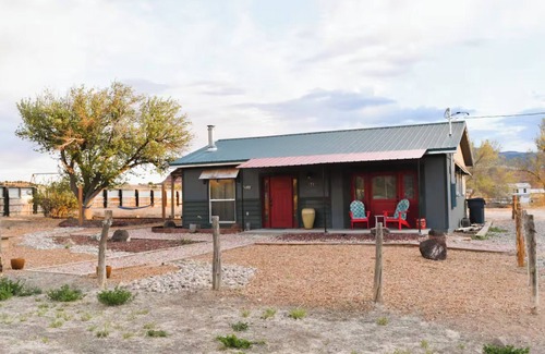 Teasdale Cabina | Cozy 2-bedroom house in charming Teasdale minutes away from Capitol Reef