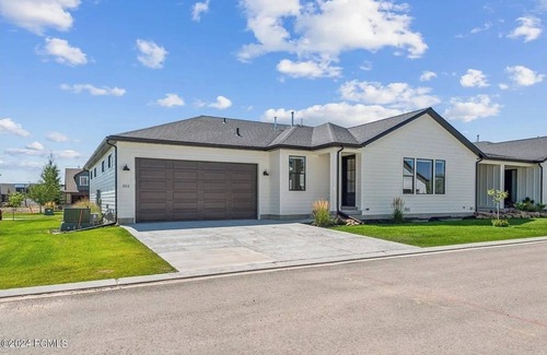 Kamas Casa | Cozy 2-bedroom house in tranquil Kamas with WiFi, AC