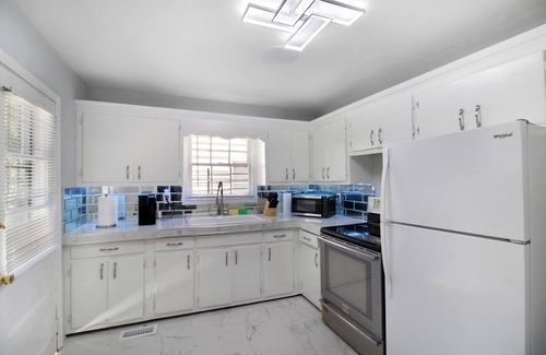 Candler-McAfee Casa | Cozy 2-bedroom house in East Lake