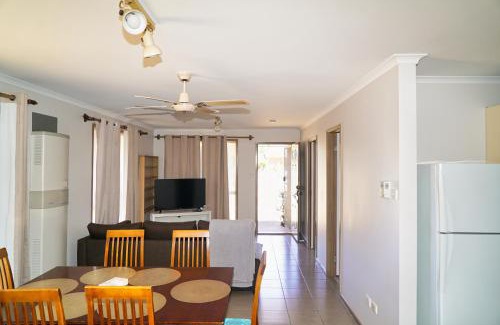 Werribee Casa | COZY 2 BEDROOM HOUSE/MELBOURNE