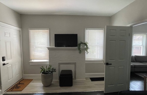 Westview Casa | Cozy 2-bedroom house that sleeps 7 with WiFi, AC in WestEnd Atlanta