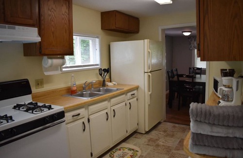 Adrian Casa | Cozy 2 Bedroom House