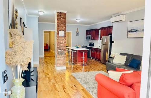 Williamsbridge Casa | Cozy 2-bedroom house in welcoming The Bronx with AC, WiFi