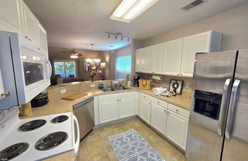 Goose Creek Casa | Cozy 2-bedroom house with King Bed