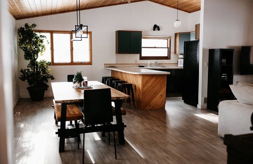 Crosslake Cabina | Cozy 2 Bedroom Lakefront Cabin on Crosslake w/Sauna