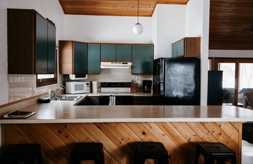 Crosslake Cabina | Cozy 2 Bedroom Lakefront Cabin on Crosslake w/Sauna