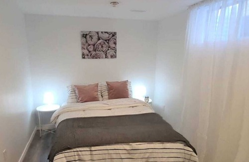 Barrie Casa | Cozy 2-bedroom lower unit!