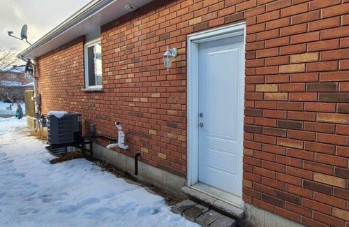 Barrie Casa | Cozy 2-bedroom lower unit!