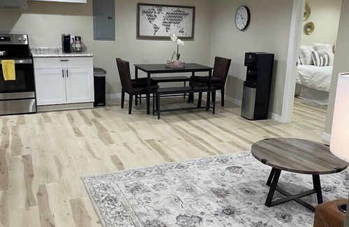 Lakeview Apartamento | Cozy 2 bedroom Mainstreet Stay