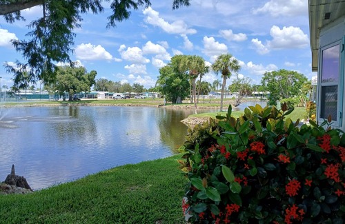 Jamaica Bay Casa | Cozy 2-bedroom manufactured home for Snowbirds in charming South Fort Myers.