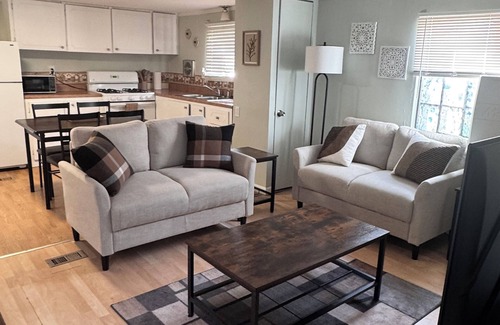 Kirtland Casa | Cozy 2-bedroom mobile home with WiFi, AC in Kirtland.