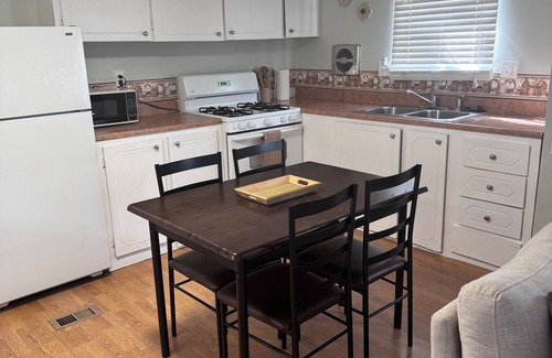 Kirtland Casa | Cozy 2-bedroom mobile home with WiFi, AC in Kirtland.