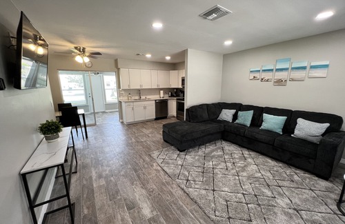 Warm Mineral Springs Casa | Cozy 2 Bedroom near the Springs