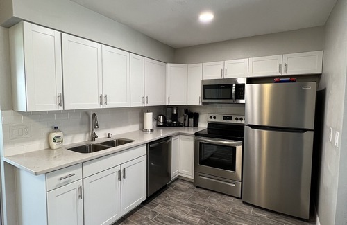 Warm Mineral Springs Casa | Cozy 2 Bedroom near the Springs
