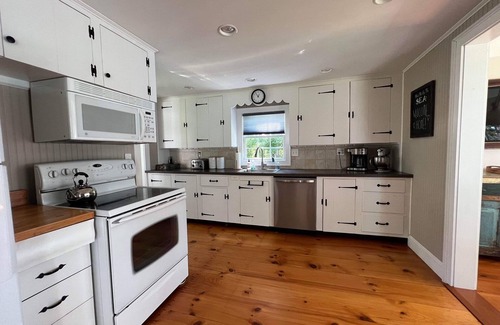 Friendship Casa | Cozy 2-Bedroom Oceanfront Home