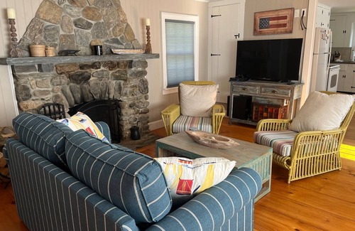 Friendship Casa | Cozy 2-Bedroom Oceanfront Home