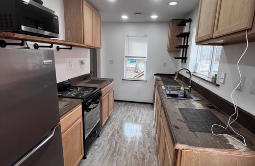Pikeville Cabina | Cozy 2-bedroom/office cabin w/ POOL, AC, WIFI on 35 Acres