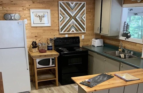 Huntsville Cabaña | Cozy 2 Bedroom Pet-friendly Cottage!