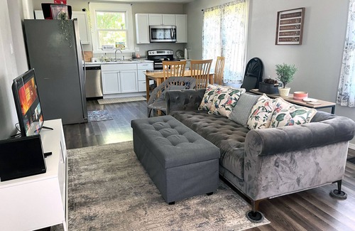 Galesburg Casa | Cozy, 2 bedroom, Pet-Friendly Home Near Knox College!