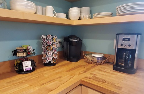 Cashiers Cabina | Cozy 2 bedroom, pet friendly cabin in Cashiers, NC with spectacular views.