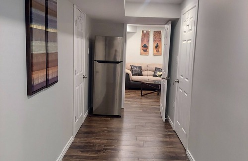 Ajax Apartamento | Cozy 2 bedroom plus Den walkout basement apartment
