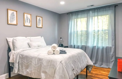 Lake Walker Apartamento | Cozy 2-Bedroom Rental Unit w/ Free Parking