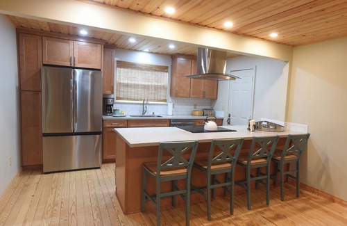 Terry Cabina | Cozy 2-bedroom riverfront cabin inside the new river gorge national park.