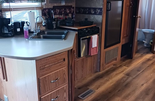 Nashport Casa | Cozy 2-bedroom RV in tranquil at buckeye lake with AC, WiFi