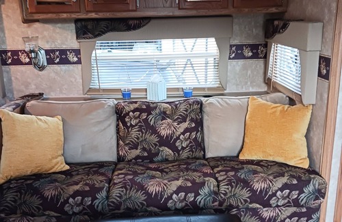 Nashport Casa | Cozy 2-bedroom RV in tranquil at buckeye lake with AC, WiFi