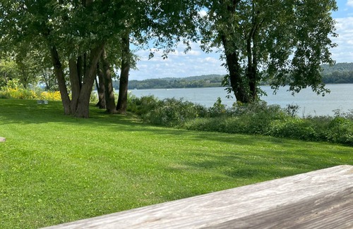 Madison Casa | Cozy 2-bedroom RV on the Ohio River near historic Madison, IN with AC & a view!