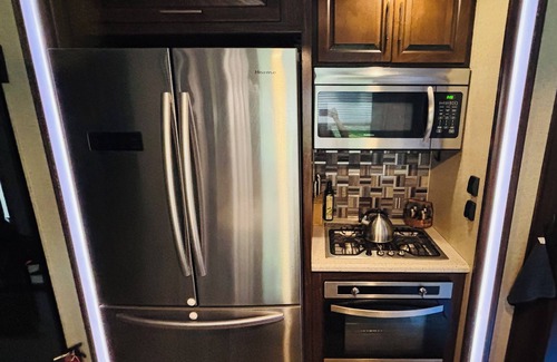 LaFayette Casa | Cozy 2-bedroom RV with private pond in charming La Fayette