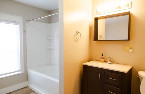 Auburn Apartamento | Cozy 2-bedroom, second floor apartment in Auburn. Pet-friendly!