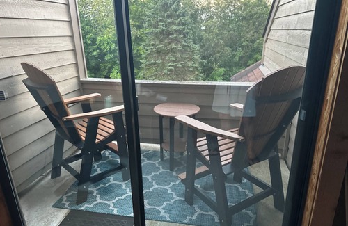 Rockwood Condominio | Cozy 2-bedroom Seven Springs Ski-in/Ski-out Condo