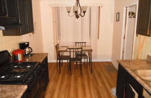 Roseland Casa | Cozy 2 bedroom single residence near the Historical Beverly Hills community