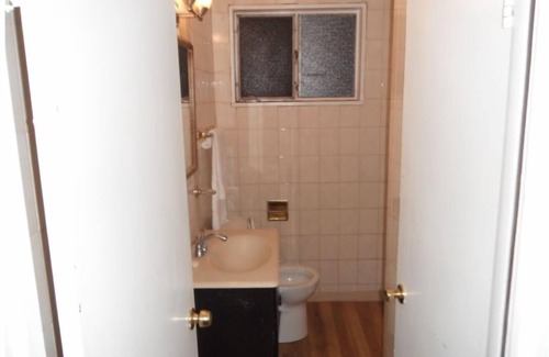 Roseland Casa | Cozy 2 bedroom single residence near the Historical Beverly Hills community