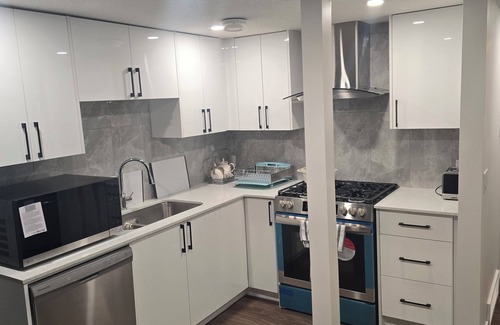 Chestermere Apartamento | Cozy 2-Bedroom Suite: 5 Minutes Walk To Chestermere Lake