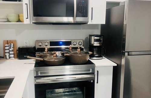 Northwest Edmonton Casa | Cozy 2-bedroom Suite Close To West Edmonton Mall