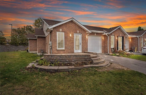 Cannifton Casa | Cozy 2-bedroom townhome in amazing Belleville with AC, WiFi