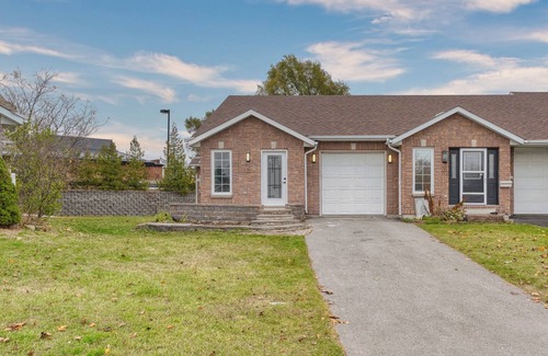 Cannifton Casa | Cozy 2-bedroom townhome in amazing Belleville with AC, WiFi