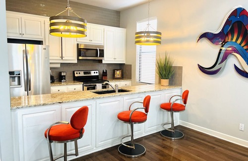 Union Hill Casa | Cozy 2-bedroom townhome with WiFi, AC in charming Kansas City