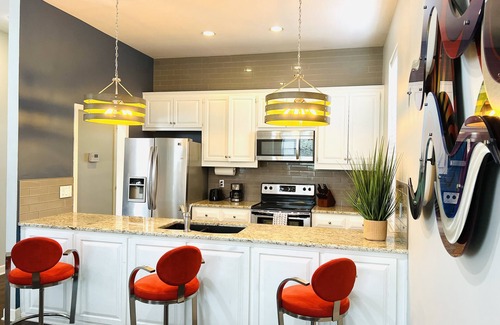Union Hill Casa | Cozy 2-bedroom townhome with WiFi, AC in charming Kansas City
