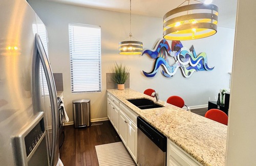 Union Hill Casa | Cozy 2-bedroom townhome with WiFi, AC in charming Kansas City